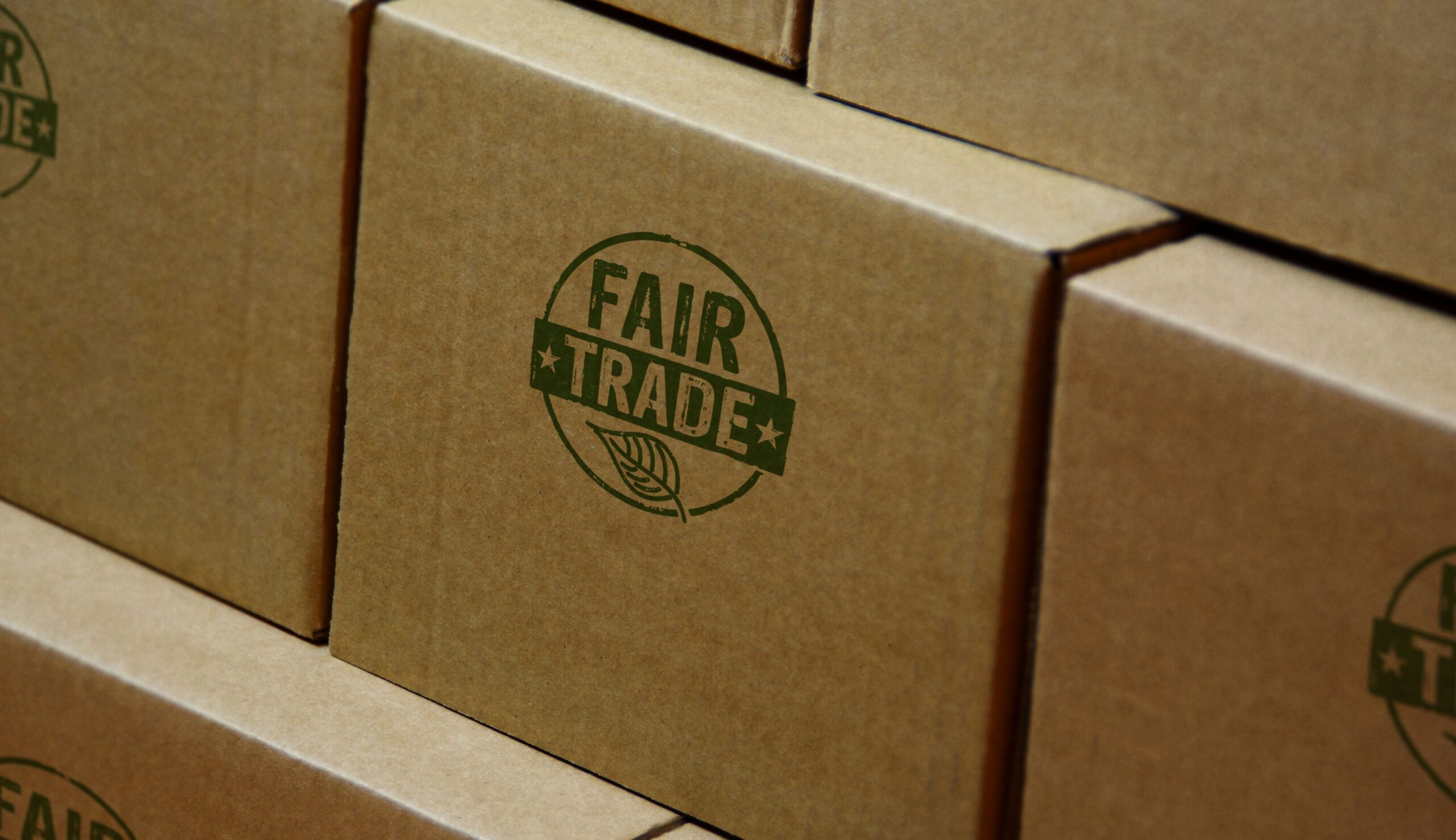 Fair-Trade-Siegel auf nachhaltiger Verpackung